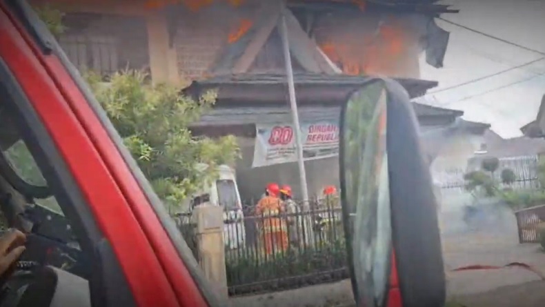 Kantor Dinas Pertanian Tanaman Pangan Jambi Hangus Terbakar