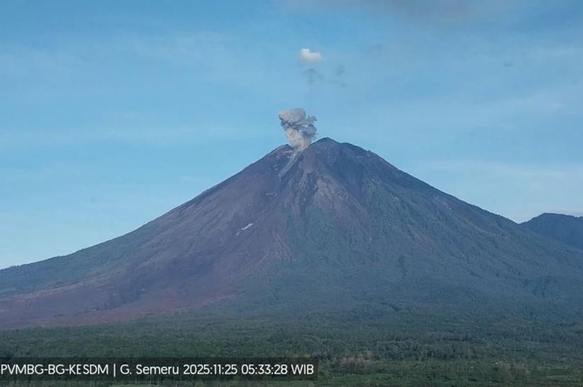 Gunung Semeru Meletus 3 Kali Pagi Hari Ini, Status Masih Awas
