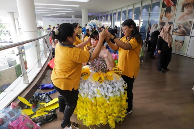 Momen Anak-Anak Disabilitas Tampilkan Permainan Angklung hingga Fashion Show - Bagian 4