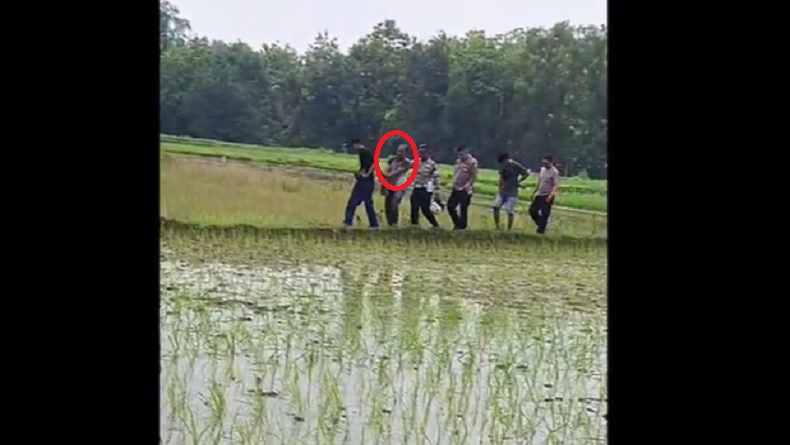 Kelelahan Dikejar Polisi, Pelaku Curanmor Ditangkap di Tengah Sawah