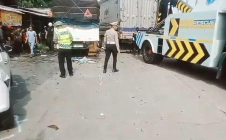 Kronologi Kecelakaan Beruntun di Cikampek, Truk Tabrak 12 Kendaraan di Lampu Merah
