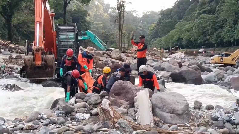 Beda dengan BNPB, Basarnas: Korban Tewas Bencana Sumatera 583 Orang, 553 Hilang