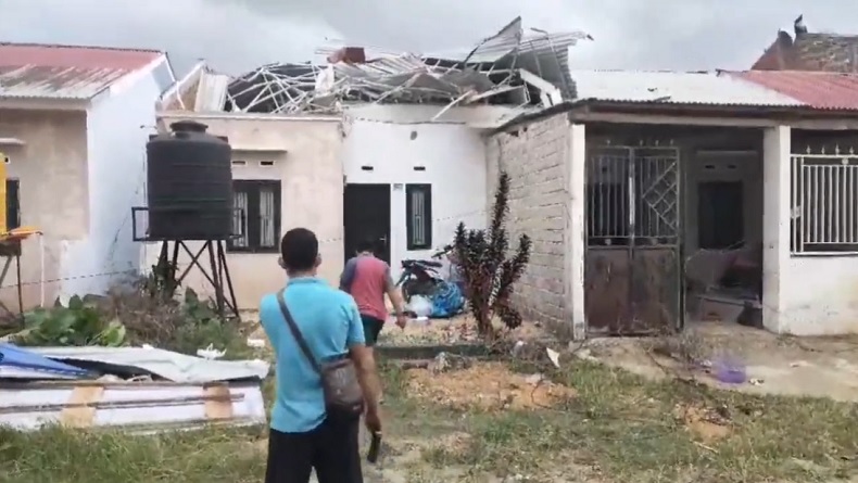Puting Beliung Terjang Baubau, Puluhan Rumah Warga Rusak Parah