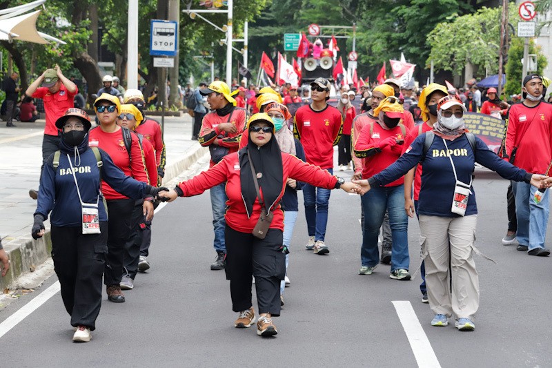 Aksi Hari HAM Sedunia, Massa Buruh Tuntut Upah Layak - Bagian 5