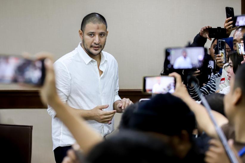 Tampang Ammar Zoni Dibawa dari Nusakambangan Ikut Sidang Kasus Narkoba    - Bagian 3