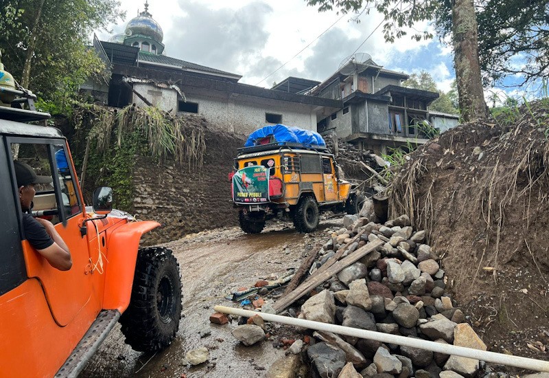 Akses Putus Total, JHL Foundation Tembus Lokasi Bencana di Agam via Jalur Offroad - Bagian 3