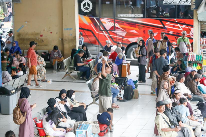 Suasana Terminal Kampung Rambutan Jelang Libur Nataru 2026 - Bagian 2
