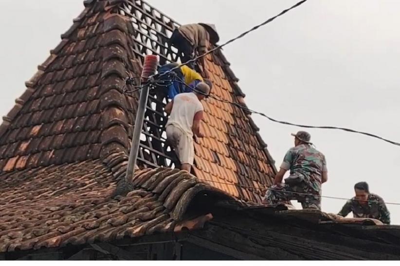 Detik-Detik Mencekam Angin Puting Beliung Sapu 33 Rumah di Pati, Warga Panik