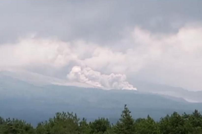 Status Siaga, Gunung Semeru Luncurkan Awan Panas Guguran Sejauh 5 Km
