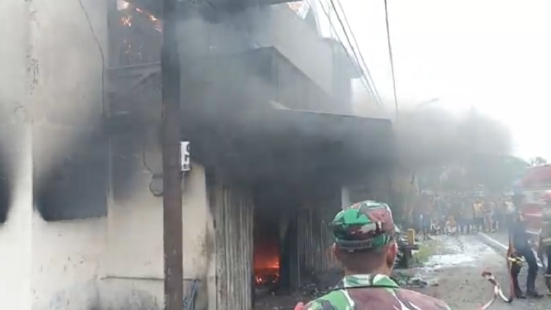 Kebakaran Bengkel di Tuban, Pekerja Panik Selamatkan Kendaraan