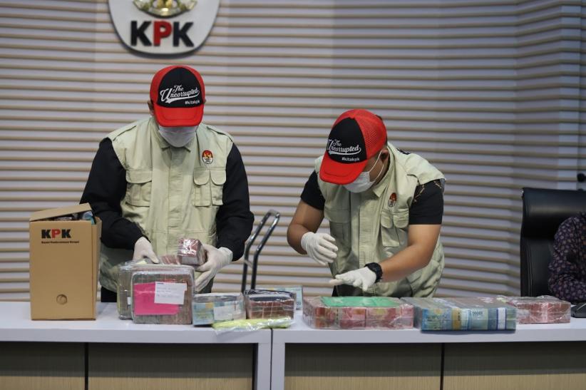 Penampakan Barbuk Uang Hasil OTT Bupati Pati dan Wali Kota Madiun - Bagian 3