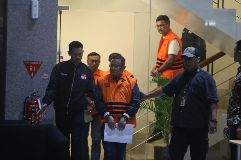 Tampang Bupati Pati Sudewo Ditahan KPK - Bagian 4