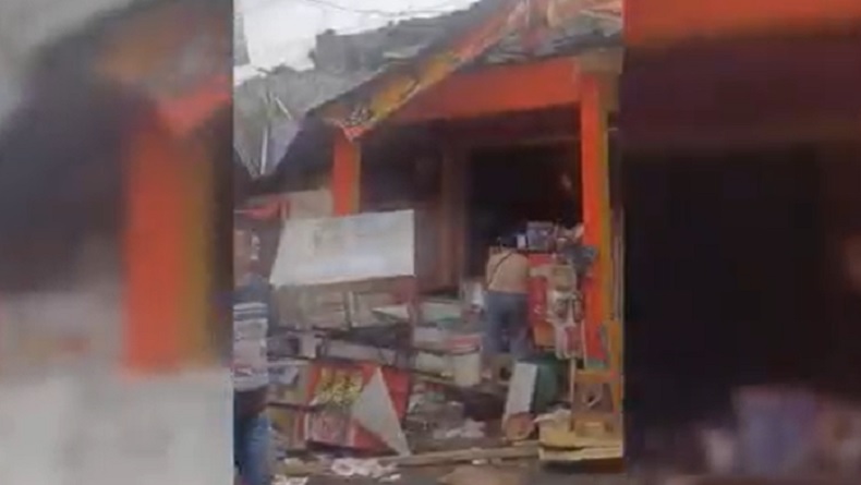 Angin Kencang Terjang Pasar Karangpandan Karanganyar, Puluhan Kios Rusak