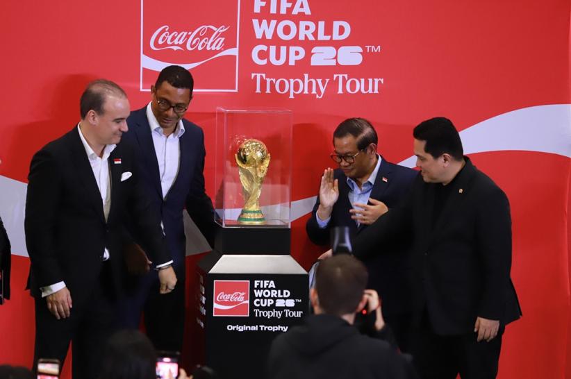 Penampakan Trofi Asli Piala Dunia Mampir ke Indonesia - Bagian 1