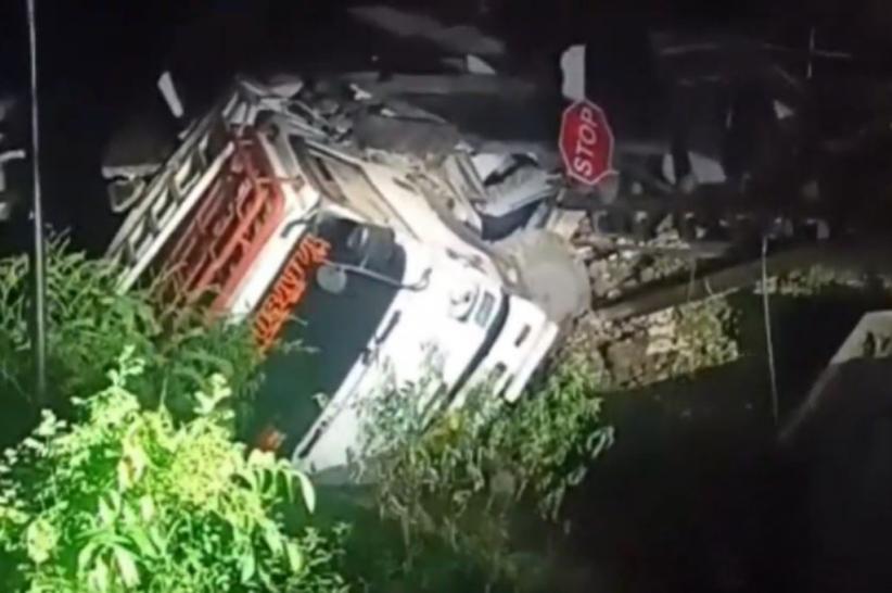 Kecelakaan Kereta Api Tabrak Truk di Pelintasan Kutowinangun Kebumen, Pos Jaga Hancur