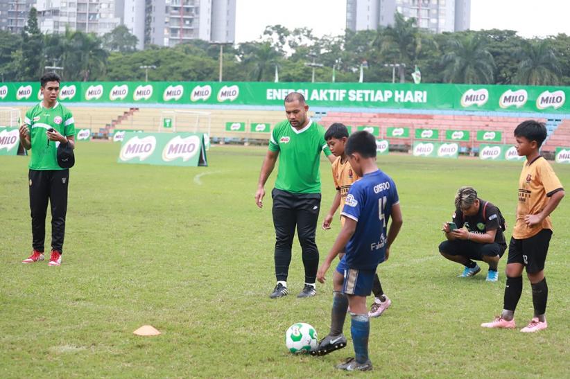 Mantan Pemain Timnas Indonesia Latih Bibit Atlet Sepak Bola - Bagian 3
