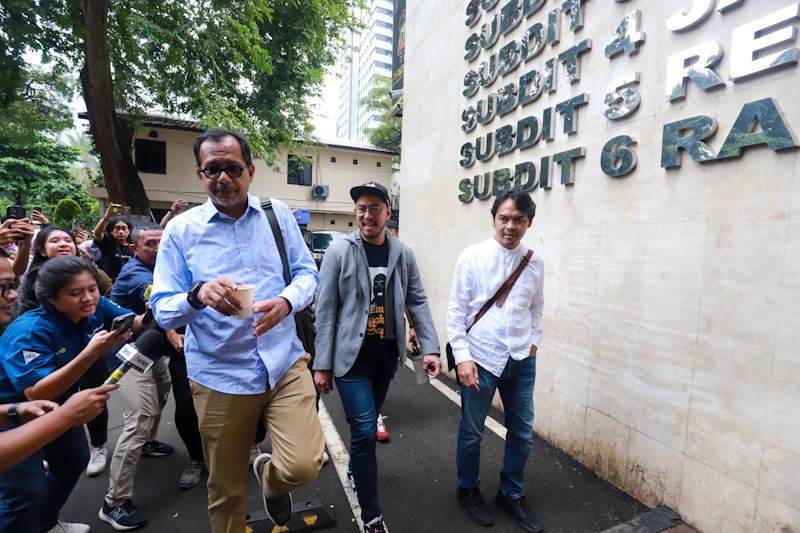Pandji Pragiwaksono Diperiksa Polda Metro Jaya soal Polemik Mens Rea - Bagian 3