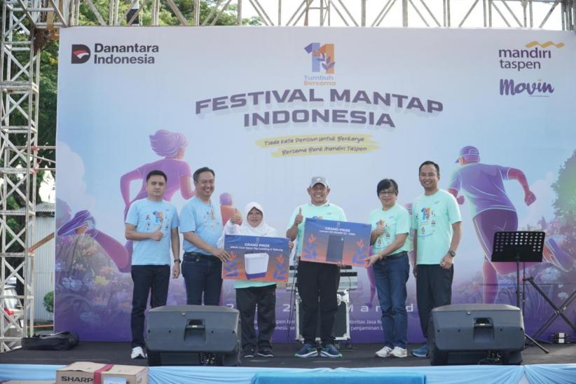 Potret Kompak Ratusan Nasabah Purna Bakti di Manado - Bagian 3