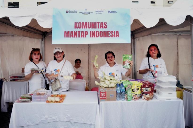 Potret Kompak Ratusan Nasabah Purna Bakti di Manado - Bagian 1