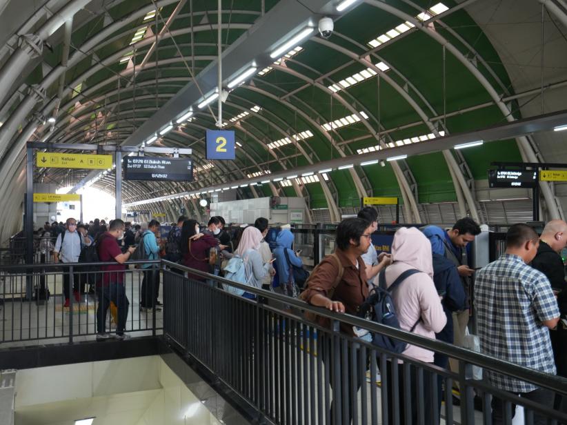 Pola Jam Sibuk LRT Jabodebek Jadi Acuan Perjalanan Harian Masyarakat - Bagian 2
