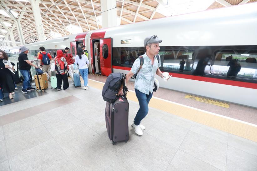 120 Ribu Penumpang Naik Whoosh Selama Libur Panjang Imlek - Bagian 4