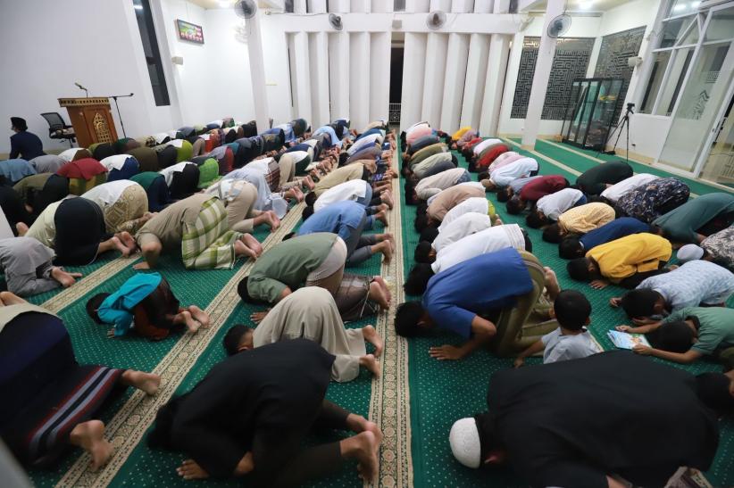 Warga Muhammadiyah Melaksanakan Tarawih Pertama Ramadan 1447 H - Bagian 1