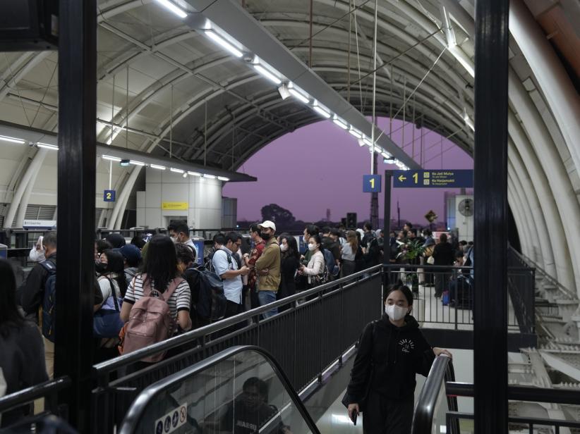 Selama Ramadan, Penumpang LRT Jabodebek Bisa Buka Puasa di Kereta hingga Jam 19.00 WIB - Bagian 4