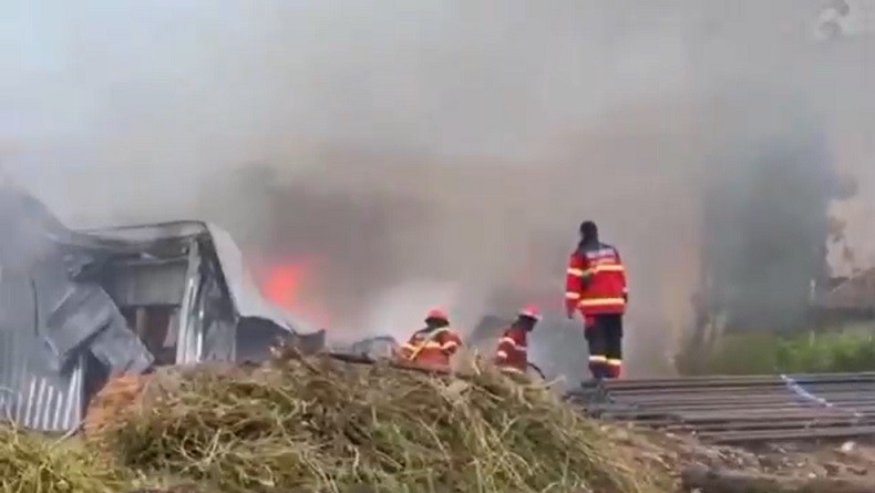 Kebakaran Hebat di Bandung Barat, 2 Gudang dan Bengkel Hangus Dilalap Api