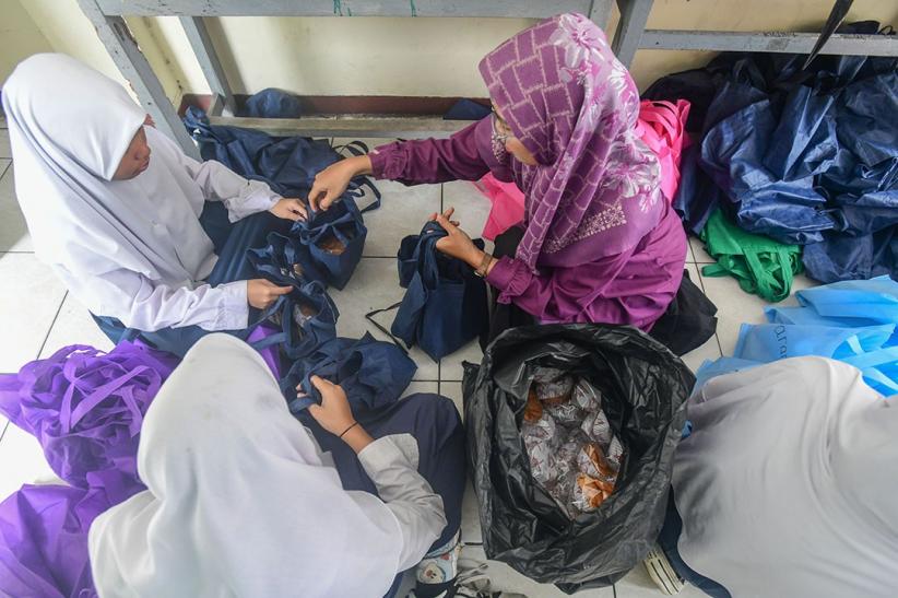 Ekspresi Anak-Anak Dapat MBG saat Puasa Ramadan - Bagian 6