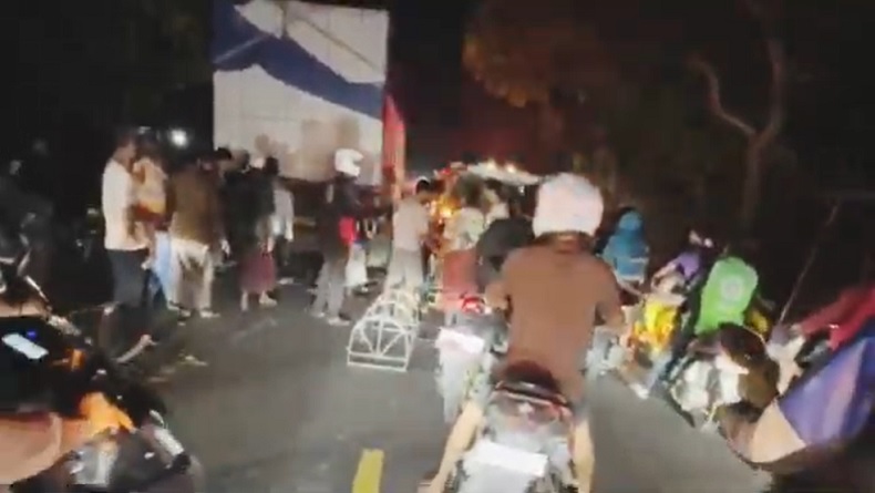Pemotor Pasutri Tabrak Truk Tronton di Bangkalan, Istri Tewas Suami Luka Parah