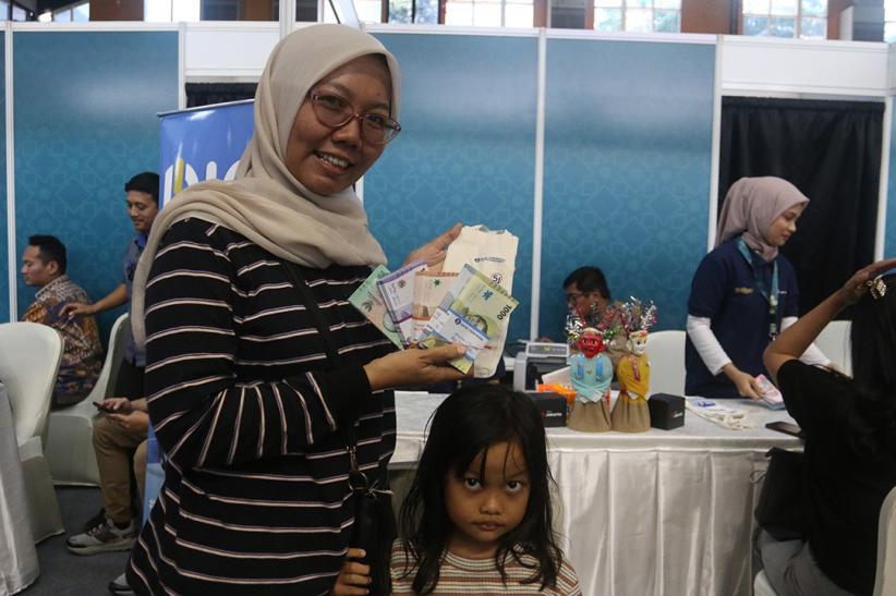 Penukaran Uang Baru untuk Kebutuhan Lebaran - Bagian 4