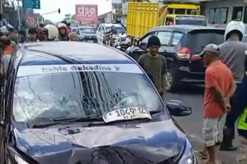 Kecelakaan Mobil Oleng Tabrak 2 Motor di Puncak Cianjur, 1 Orang Tewas