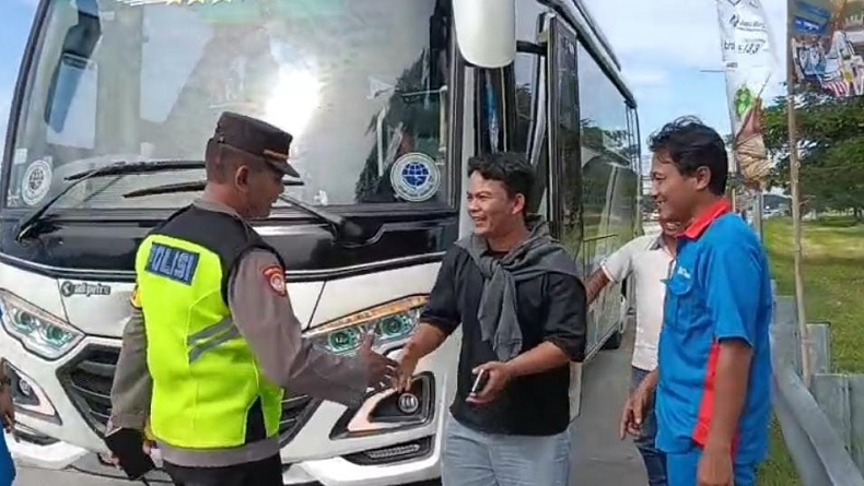 Pemudik Panik! Tertinggal Bus Rombongan di Rest Area Tol Sragen