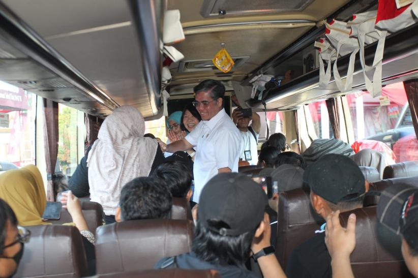 Ribuan Pekerja Warmindo Mudik - Bagian 1