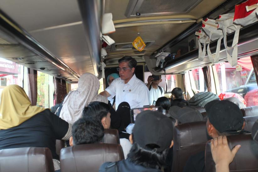 Ribuan Pekerja Warmindo Mudik - Bagian 4