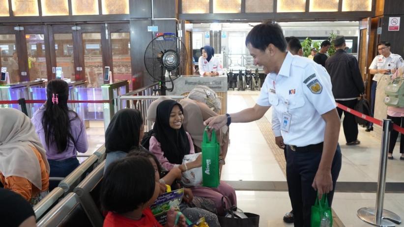 KAI Pastikan Layanan Optimal di Tengah Lonjakan Penumpang Lebaran 2026 - Bagian 1