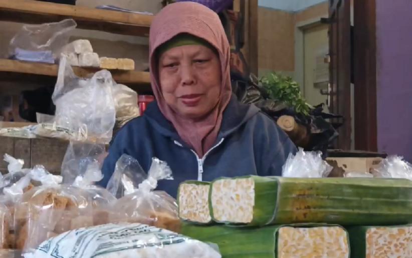Kisah Haru Nenek Penjual Tempe di Kuningan Berangkat Haji usai Nabung 25 Tahun