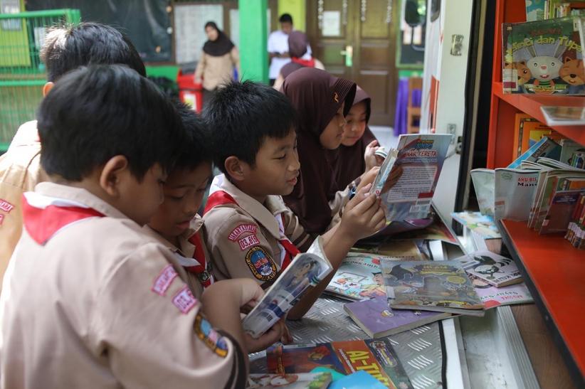 Tingkatkan Literasi, Mobil Perpustakaan Keliling ke Sekolah-Sekolah    - Bagian 2