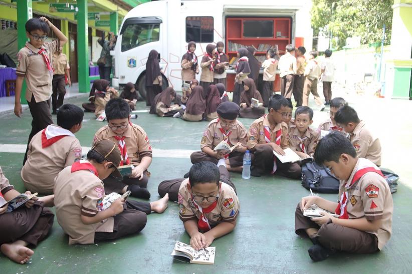 Tingkatkan Literasi, Mobil Perpustakaan Keliling ke Sekolah-Sekolah    - Bagian 1