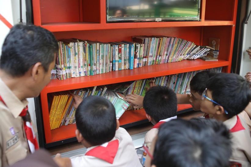 Tingkatkan Literasi, Mobil Perpustakaan Keliling ke Sekolah-Sekolah    - Bagian 3