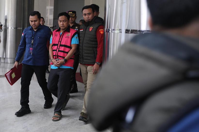 Tampang Ketua Ombudsman Hery Susanto Pakai Baju Tahanan Kejagung - Bagian 2