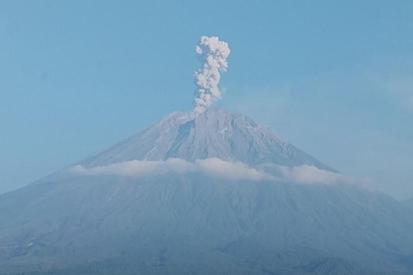 Gunung Semeru Meletus 7 Kali Hari Ini, PVMBG: Waspadai Awan Panas dan Lahar