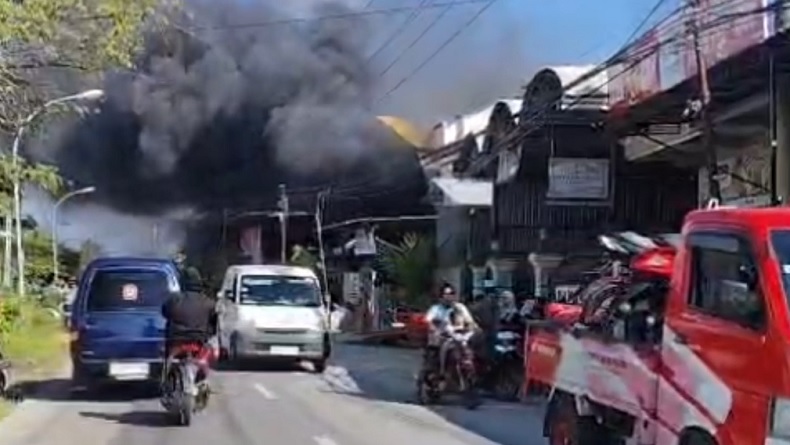 Kebakaran Gudang Bahan Bangunan di Bangkalan, Diduga akibat Tinner Tersambar Bara Rokok