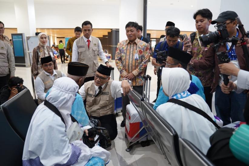 Pelepasan Jemaah Haji Kloter 1 dari Embarkasi Cipondoh - Bagian 1