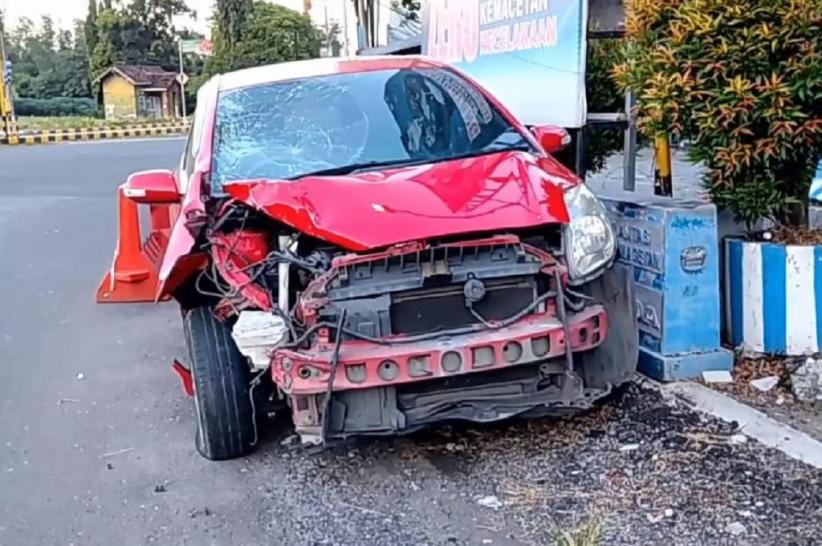 Kecelakaan Maut Motor Tabrak Mobil di Magetan, Pemuda 21 Tahun Tewas