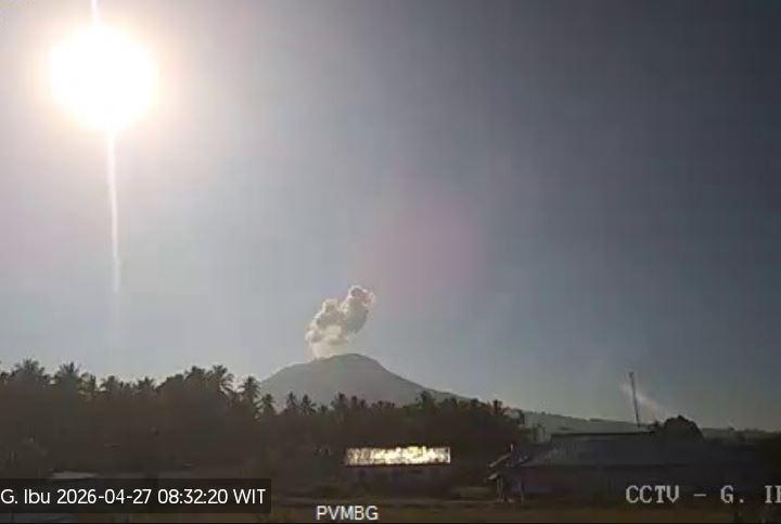 Gunung Ibu Erupsi, Tinggi Kolom Abu Vulkanis Capai 600 Meter