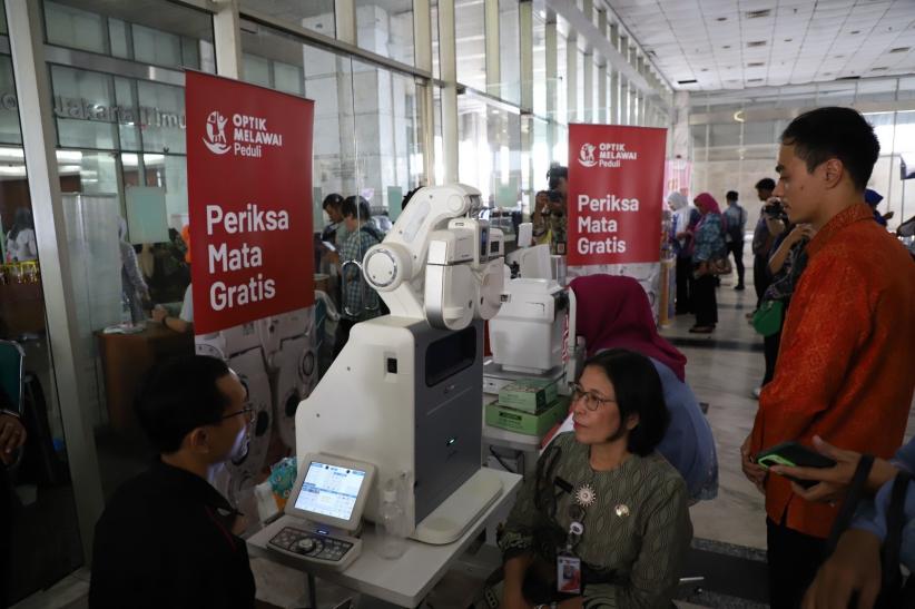 Peringatan Hari Kartini, 1.000 Kacamata Didonasikan untuk Perempuan Jakarta Timur - Bagian 1