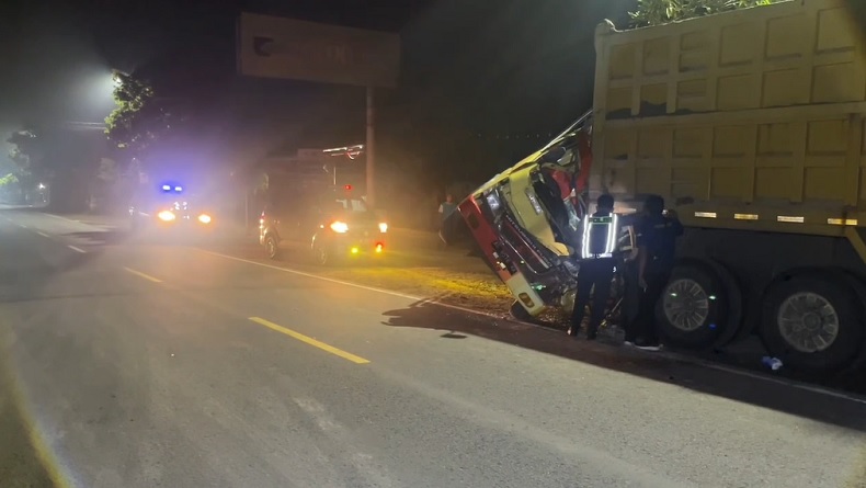 2 Truk Tabrakan di Ngawi, Kernet Tewas Terjepit