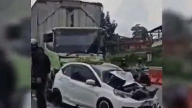 Kecelakaan Beruntun di Turunan Exit Tol Bawen, Truk Tronton Rem Blong Tabrak 3 Kendaraan