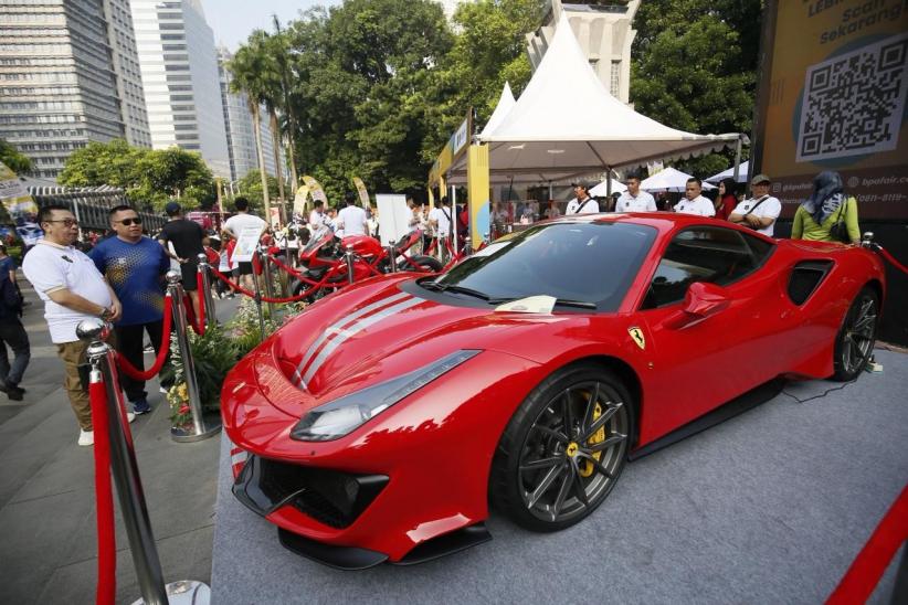 Kejagung Pamer Mobil hingga Tas Mewah Hasil Sitaan di CFD Jakarta - Bagian 6